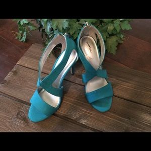 Beautiful stylish Aqua shoes